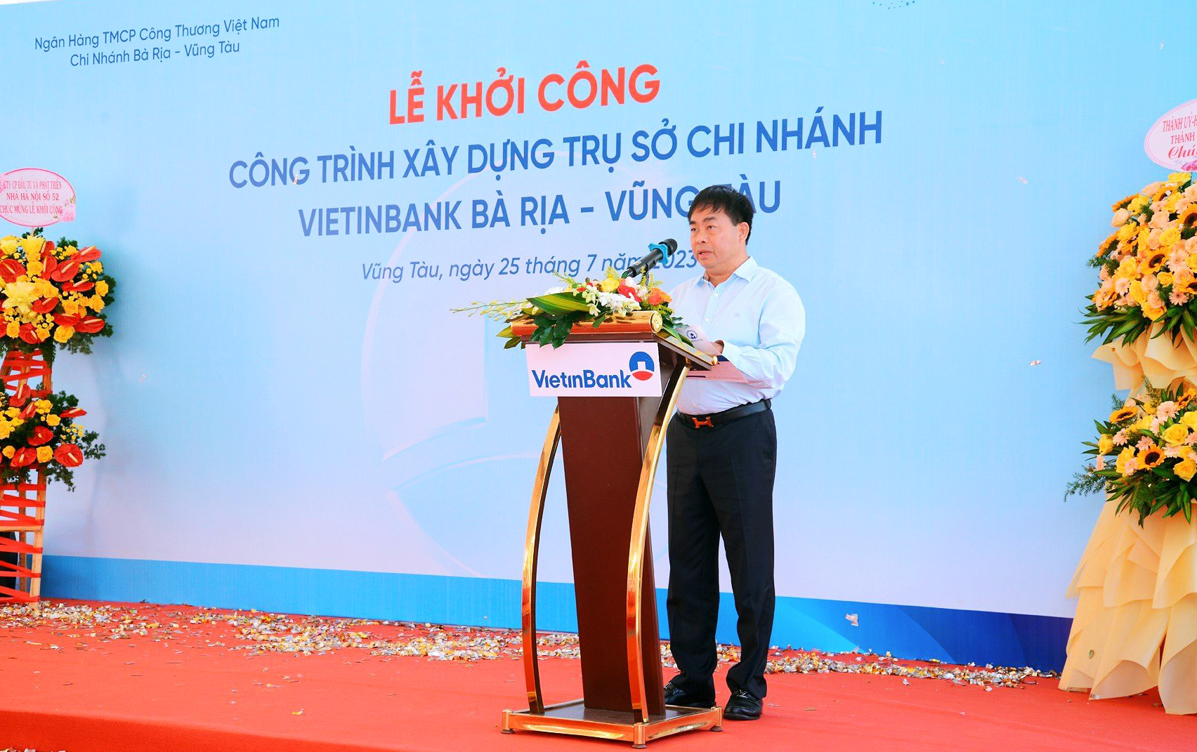 Ông Nguyễn Mạnh Hào, Chủ tịch HĐQT, Tổng giám đốc Công ty Cổ phần Đầu tư và phát triển nhà Hà Nội số 52, phát biểu tại lễ khởi công.