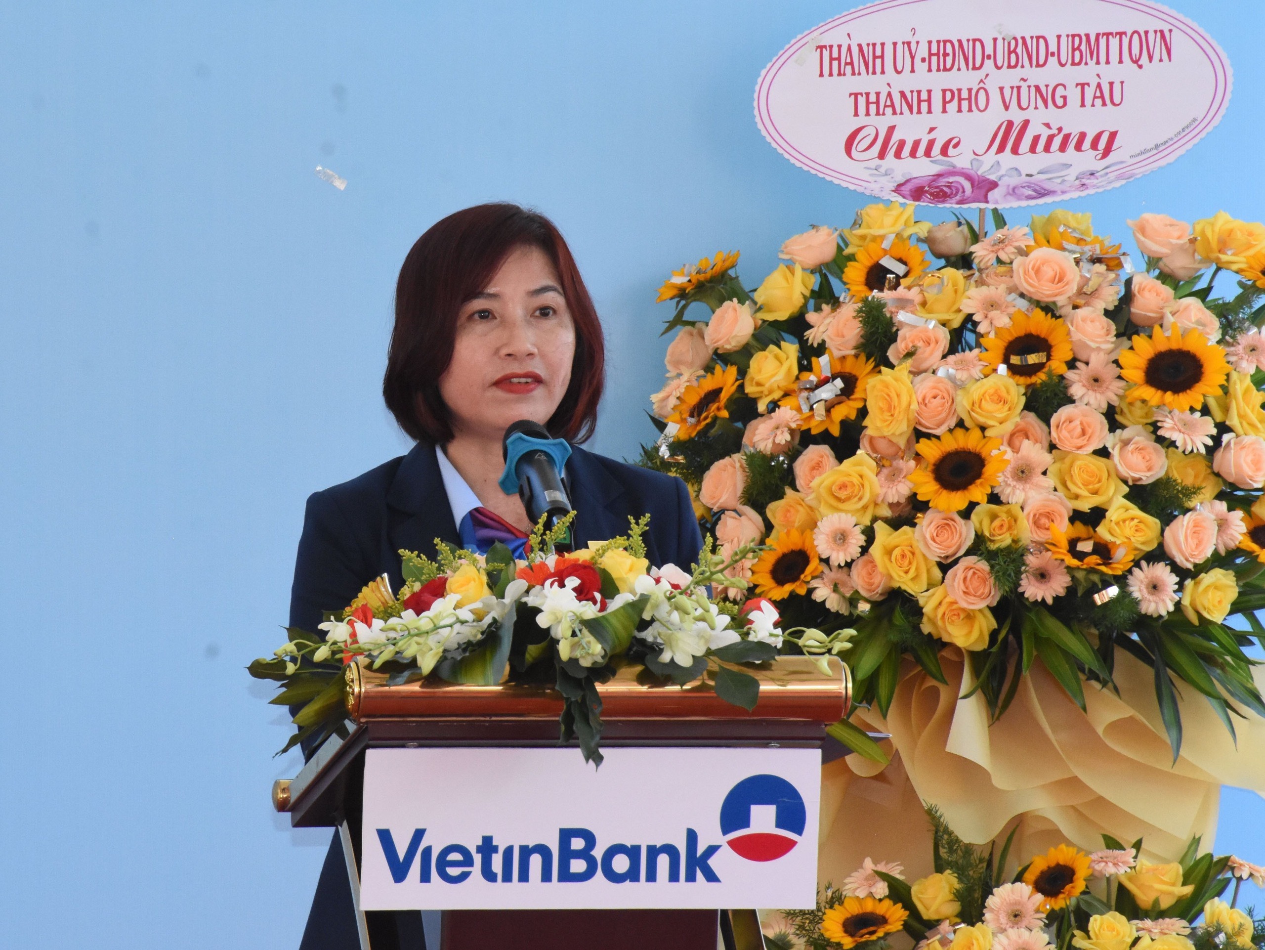 Bùi Thị Thu Hà, Giám đốc Vietinbank chi nhánh Bà Rịa - Vũng Tàu phát biểu tại lễ khởi công.