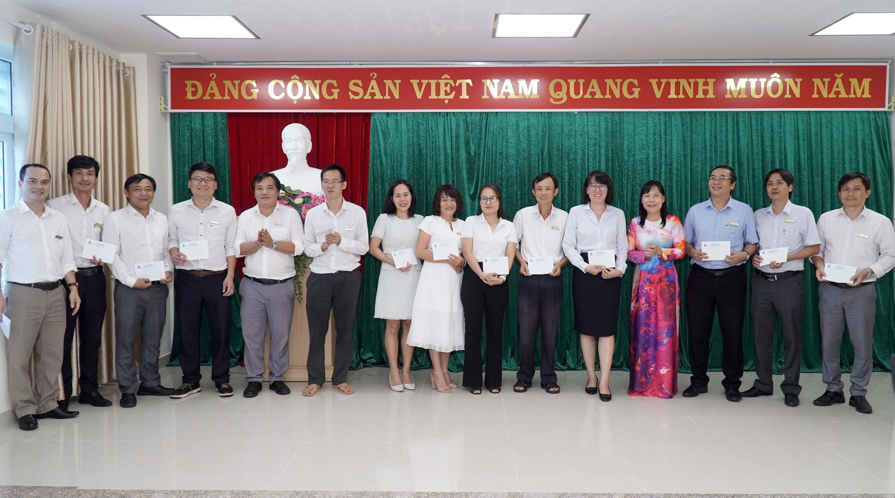 Dịp này, Ban Biên tập Báo Bà Rịa - Vũng Tàu đã khen thưởng các cá nhân có thành tích xuất sắc trong công tác tuyên truyền kỷ niệm 76 năm Ngày Thương binh-Liệt sĩ (27/7/1947 – 27/7/2023.