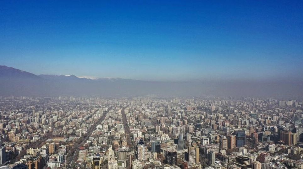 Nhiệt độ cao dẫn đến sương mù tại thủ đô Santiago của Chile.