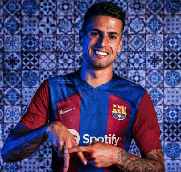 Cancelo đang đàm phán với Barcelona.