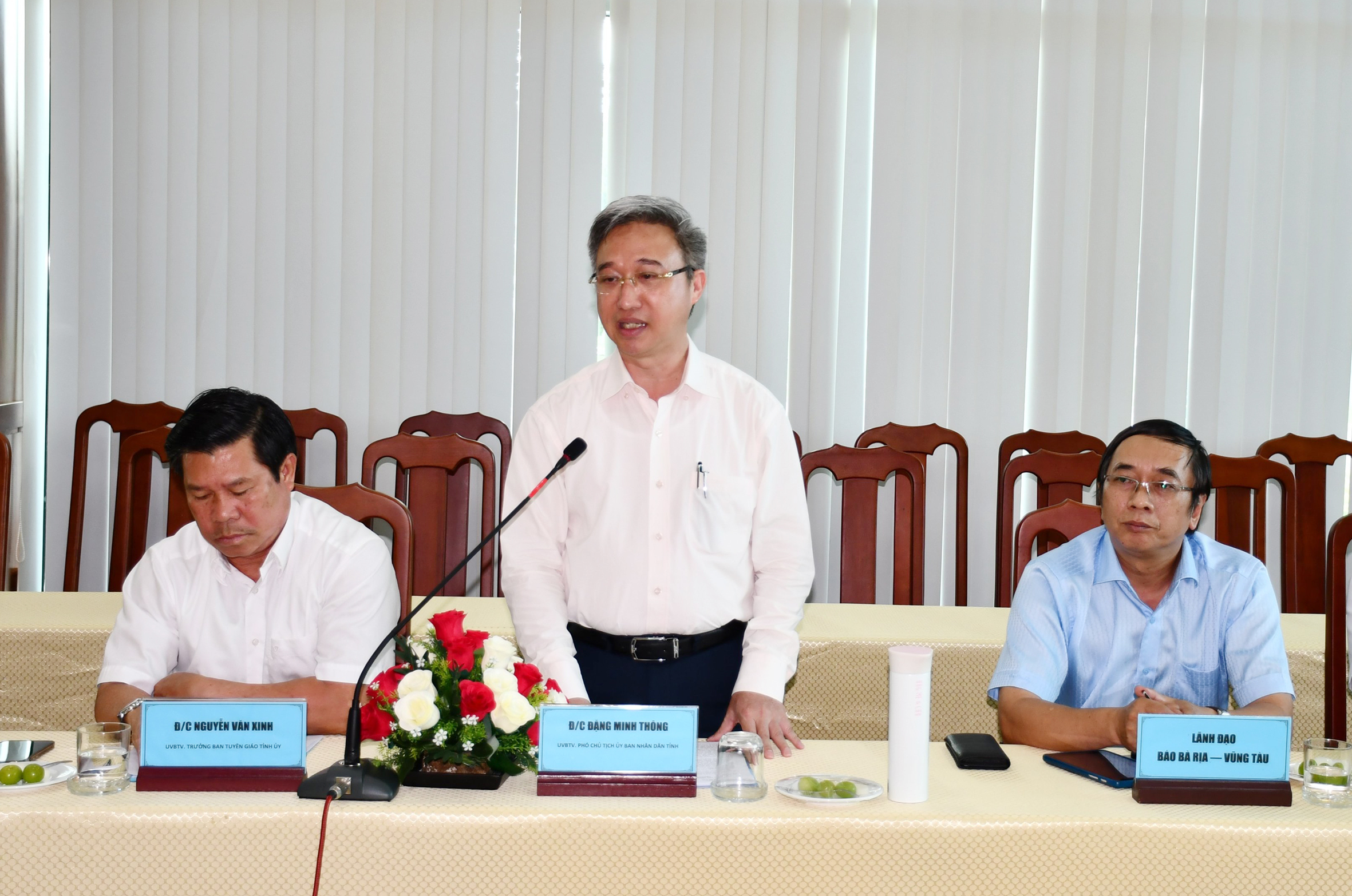 Ông Đặng Minh Thông, Ủy viên Ban Thường vụ Tỉnh ủy, Phó Chủ tịch UBND tỉnh phát biểu tại buổi làm việc.