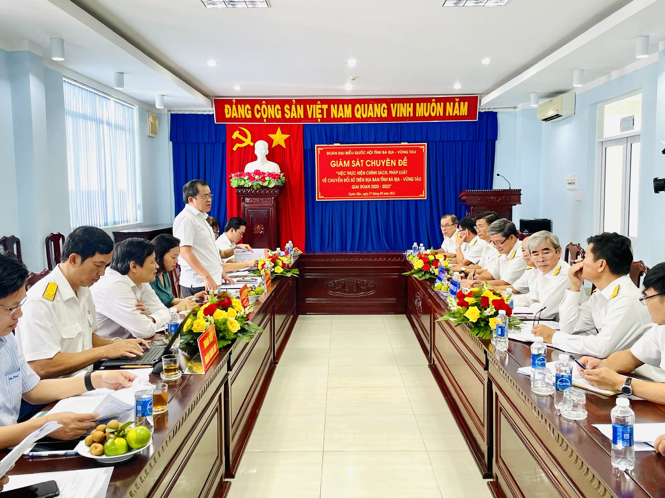 Đại biểu Quốc hội Nguyễn Tâm Hùng chất vấn tại buổi giám sát