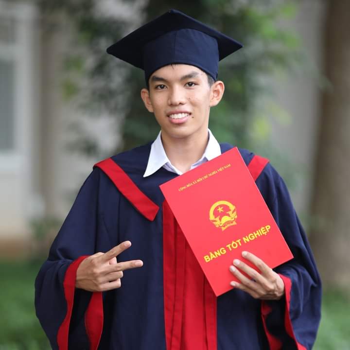 Em Trần Đăng Khoa, HS Trường THPT Minh Đạm là thủ khoa Ban Khoa học Tự nhiên, đồng thời là thủ khoa khối A, khối A1 và thủ khoa môn Toán của tỉnh.