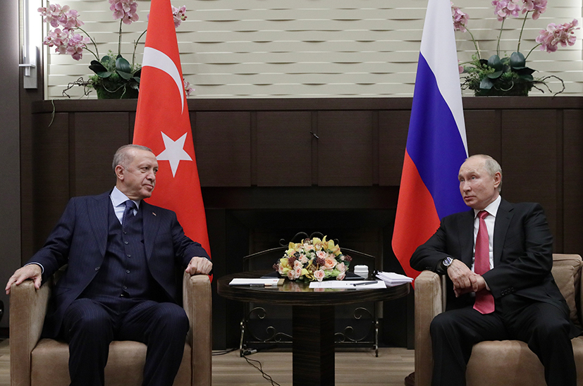 Tổng thống Nga Vladimir Putin (phải) và Tổng thống Thổ Nhĩ Kỳ Recep Tayyip Erdogan tại cuộc gặp ở Sochi ngày 29/9/2021.