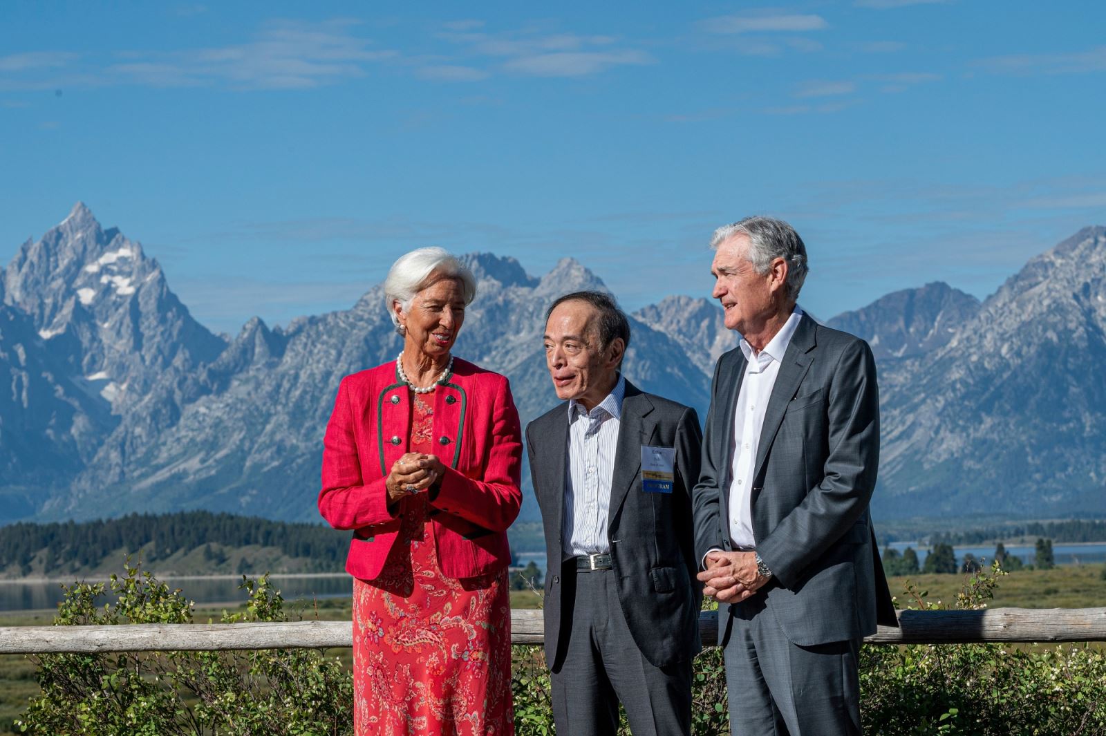 Từ trái qua: Chủ tịch ECB Christine Lagarde, Thống đốc Ngân hàng Nhật Bản Kazuo Ueda và Chủ tịch Fed Jerome Powell tại Jackson Hole, Wyoming(Mỹ) ngày 25/8.