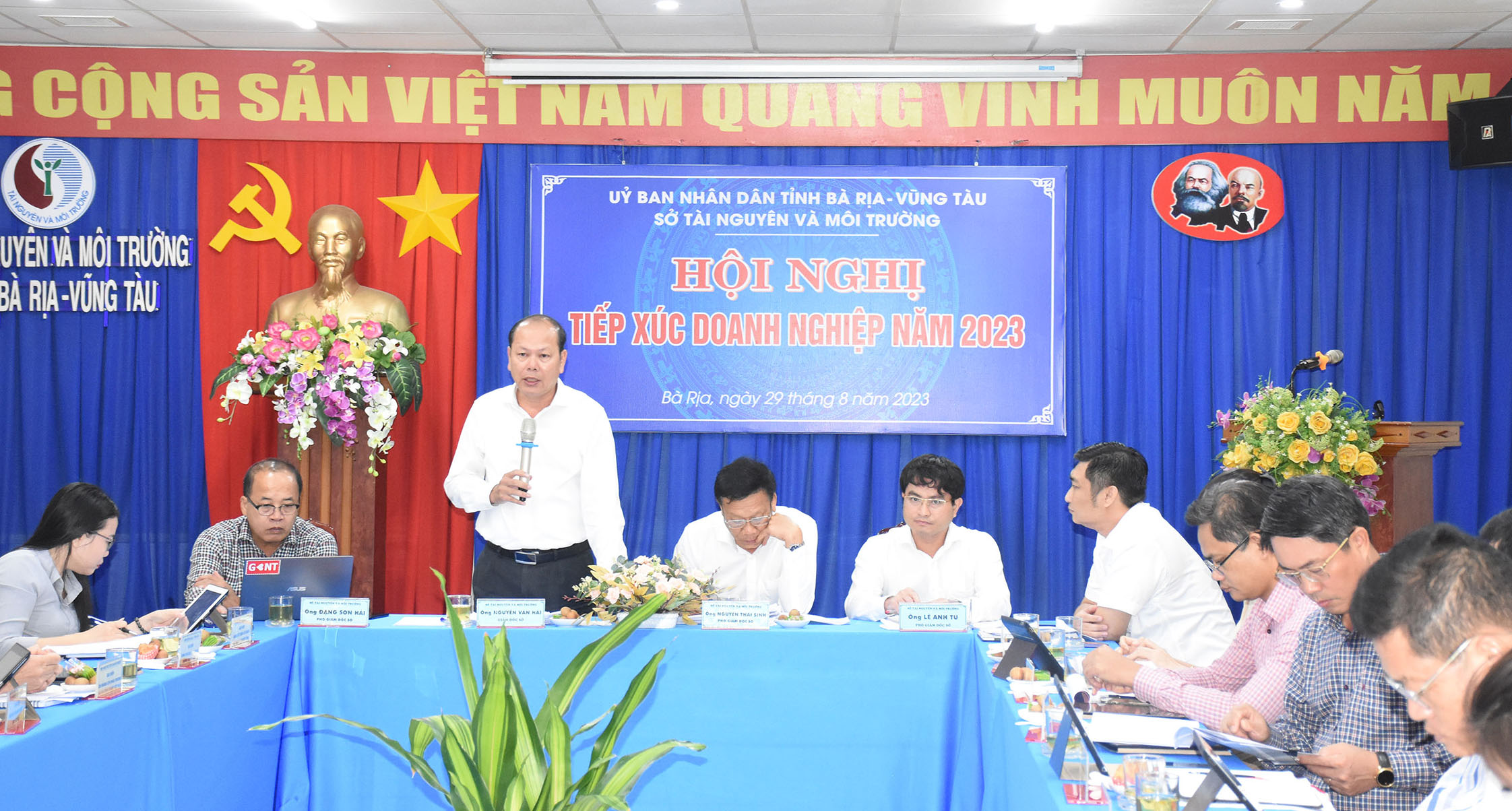 Ông Nguyễn Văn Hải, Giám đốc Sở TN-MT tại hội nghị gặp gỡ, đối thoại DN và nhà đầu tư.