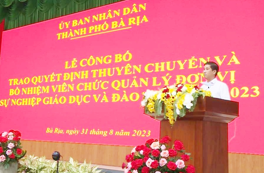 Ông Đặng Huy Quang, Phó Chủ tịch UBND TP.Bà Rịa phát biểu giao nhiệm vụ