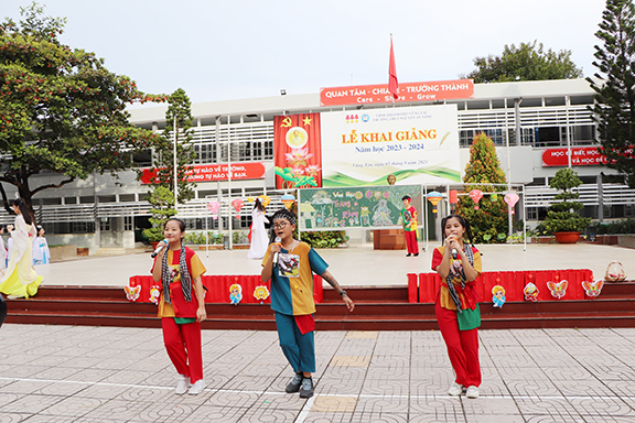 Học sinh Trường THCS Nguyễn An Ninh Vui hội Trăng Rằm