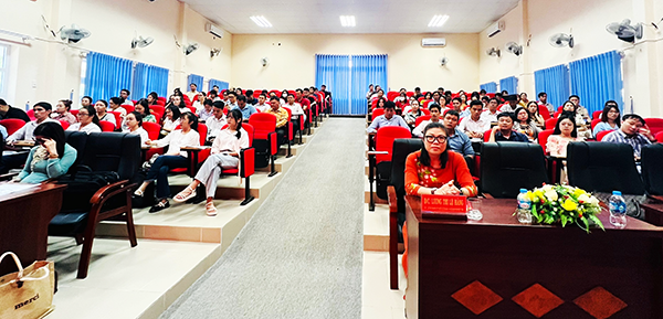 Bồi dưỡng lý luận chính trị cho 92 đảng viên mới