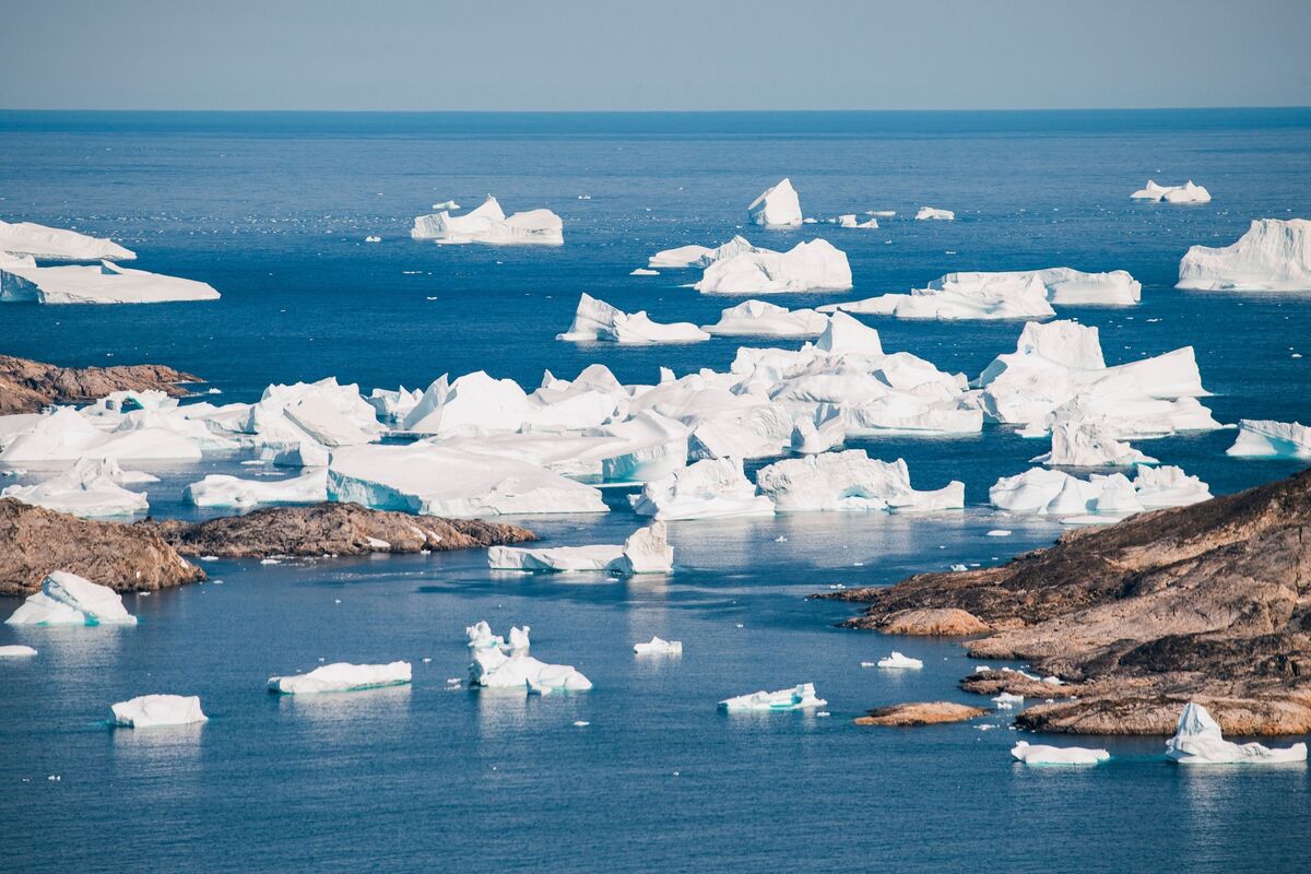 Băng trôi trên sông băng ở gần Kulusuk, Greenland.