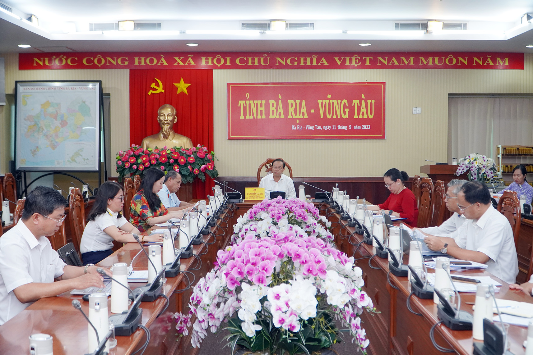 Quang cảnh cuộc họp Tổ 997 do ông Nguyễn Văn Thọ, Chủ tịch UBND tỉnh, Tổ trưởng chủ trì.
