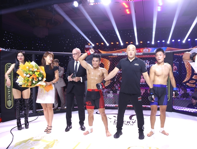 Võ sỹ Mùi Trọng Vinh giành chiến thắng đầu tiên tại MMA AFC.