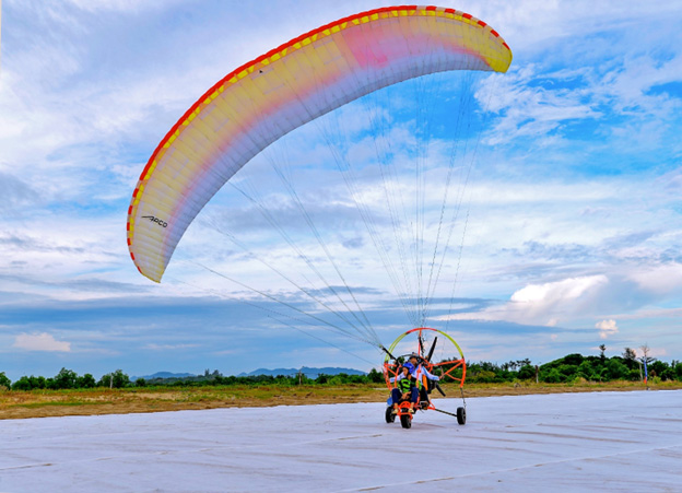 Trải nghiệm một ngày làm phi công cùng câu lạc bộ Cloudsurf.