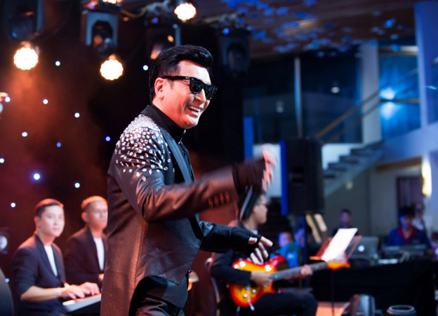 Show ca nhạc “Thay lời biển hát” với sự góp mặt của danh ca Nguyễn Hưng.