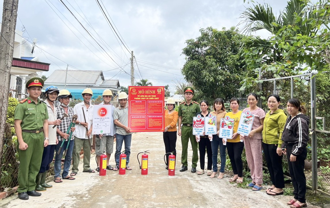 Ra mắt Tổ liên gia an toàn PCCC tại tổ 14 và 16 xã Kim Long, huyện Châu Đức.