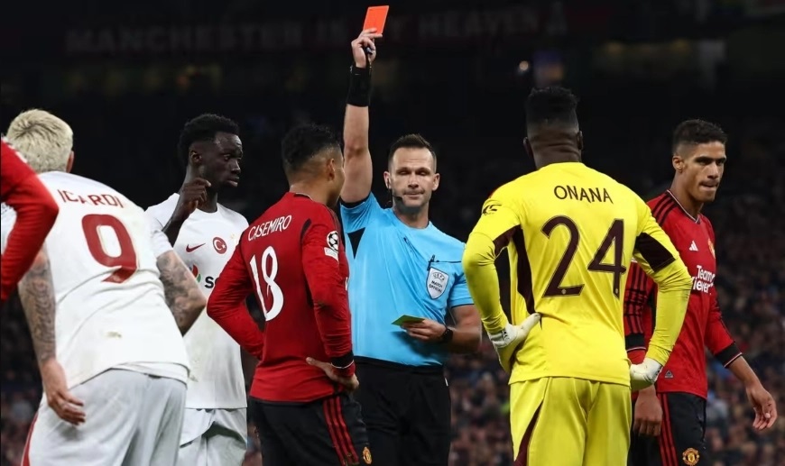 MU để thua ngược Galatasaray trên sân Old Trafford.