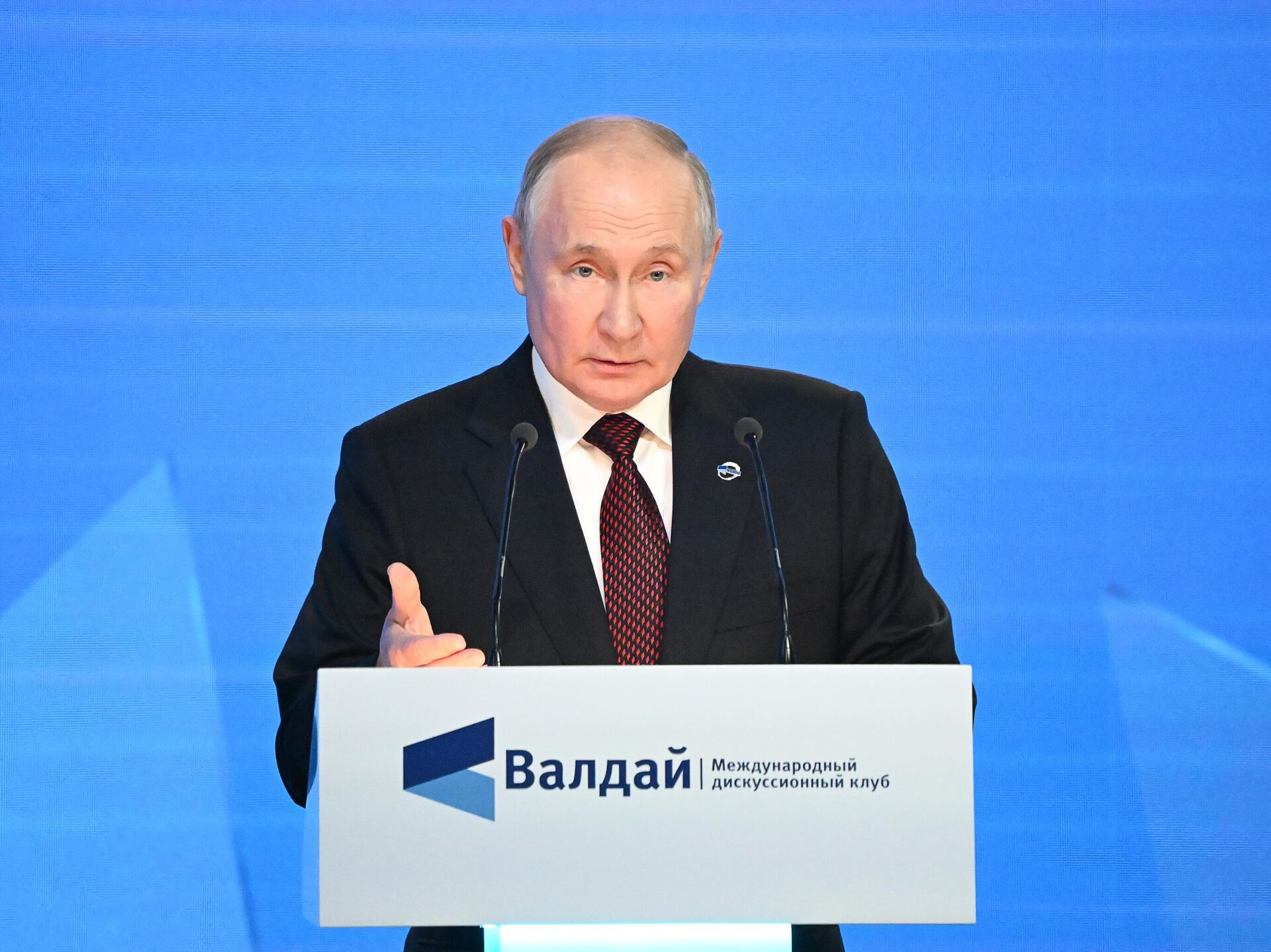 Tổng thống Nga Vladimir Putin phát biểu tại Hội nghị thường niên Câu lạc bộ Thảo luận Quốc tế Valdai ở Sochi, Nga.