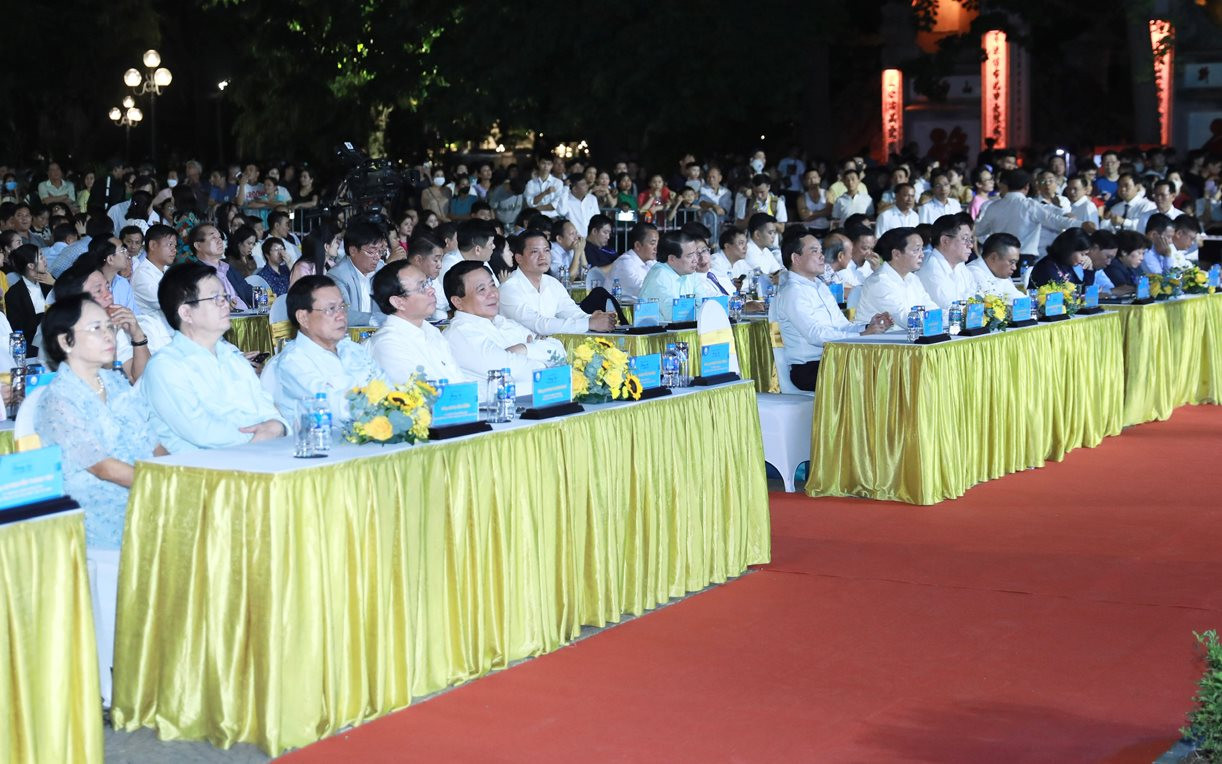 Lãnh đạo Trung ương dự buổi lễ.