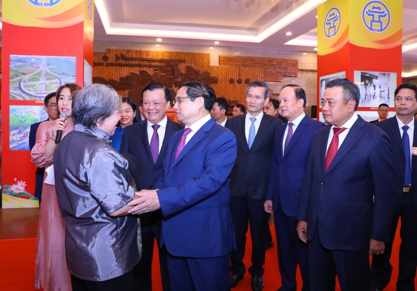 Thủ tướng Phạm Minh Chính với các đại biểu. Ảnh: VĂN ĐIỆP