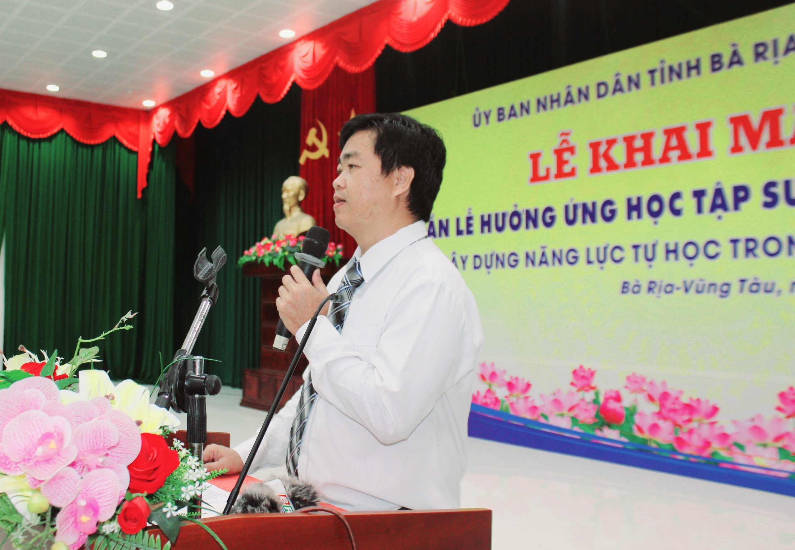 Ông Lê Văn Minh yêu cầu đề nghị, các cơ sở GD-ĐT, các trung tâm văn hóa, thể thao-học tập cộng đồng và các thiết chế văn hóa như thư viện, nhà văn hóa, bảo tàng, câu lạc bộ ... tăng cường công tác tuyên truyền đến các tầng lớp Nhân dân, thu hút người dân trên địa bàn đến học tập .