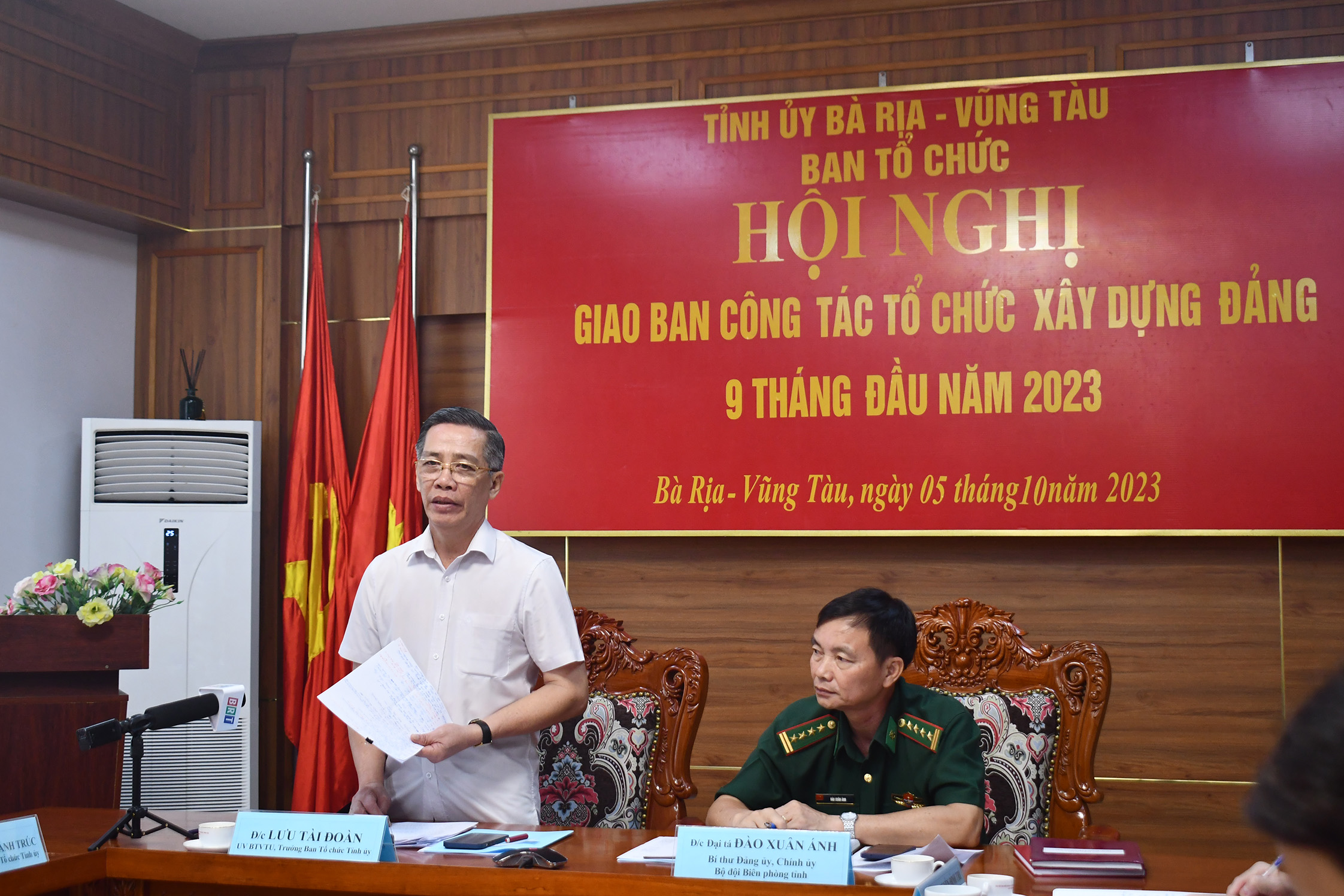 Ông Lưu Tài Đoàn, Ủy viên Ban Thường vụ, Trưởng Ban Tổ chức Tỉnh ủy phát biểu tại hội nghị giao ban  công tác tổ chức xây dựng Đảng 9 tháng năm 2023 ngày 5/10.