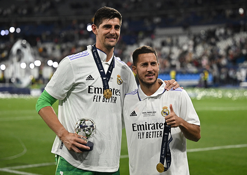 Hazard và Courtois ăn mừng Champions League 2021-2022.