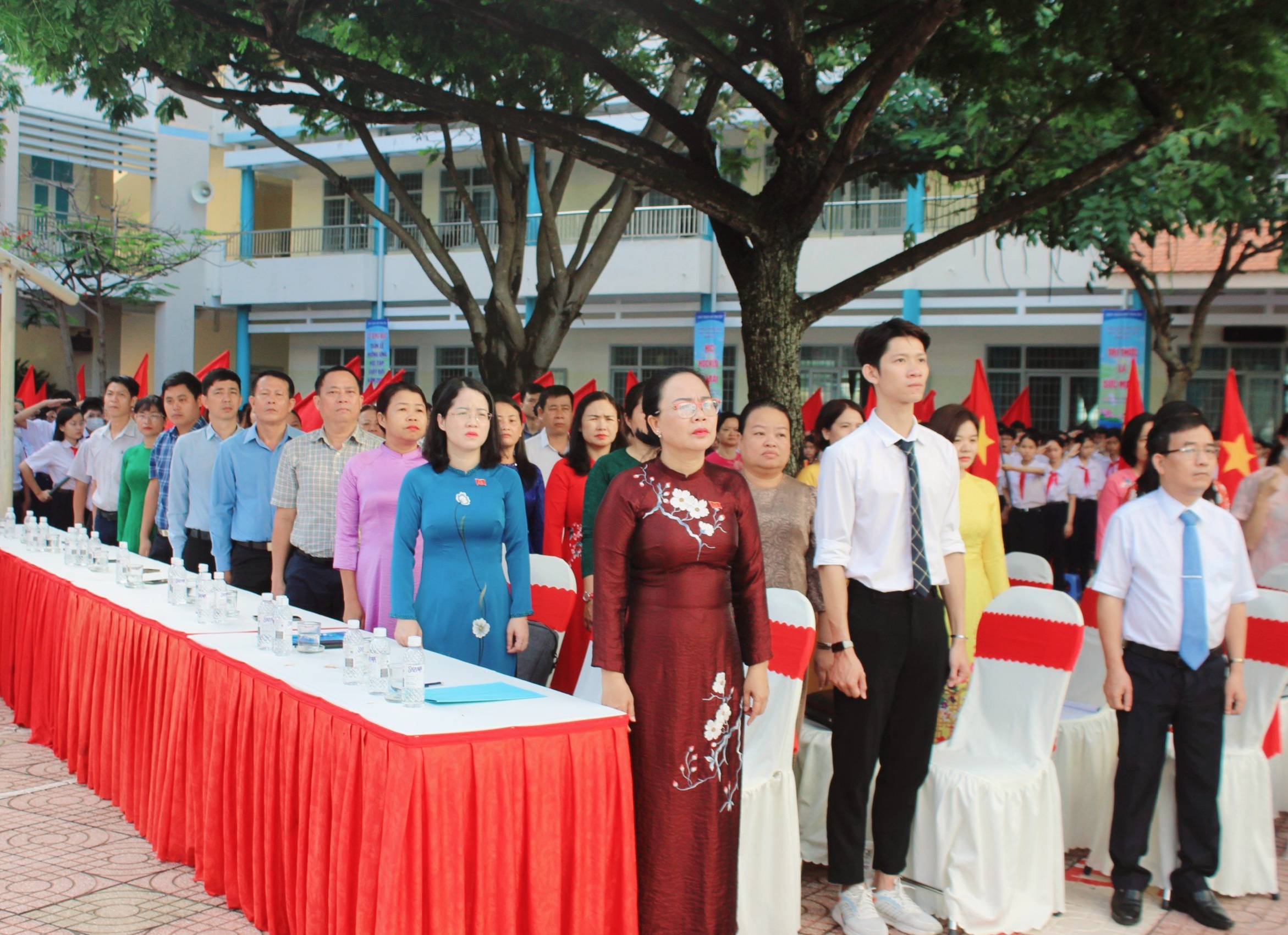 Các đại biểu dự Lễ khai mạc Tuần lễ hưởng ứng học tập suốt đời.