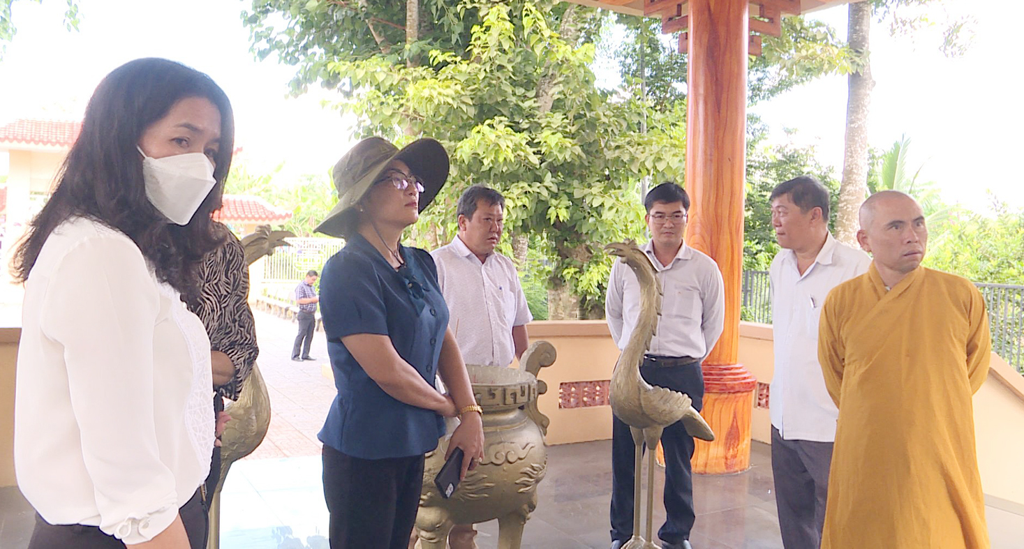 Đoàn giám sát Ban Văn hóa-Xã hội HĐND tỉnh khảo sát di tích Hầm bí mật Nguyễn Thị Đẹp