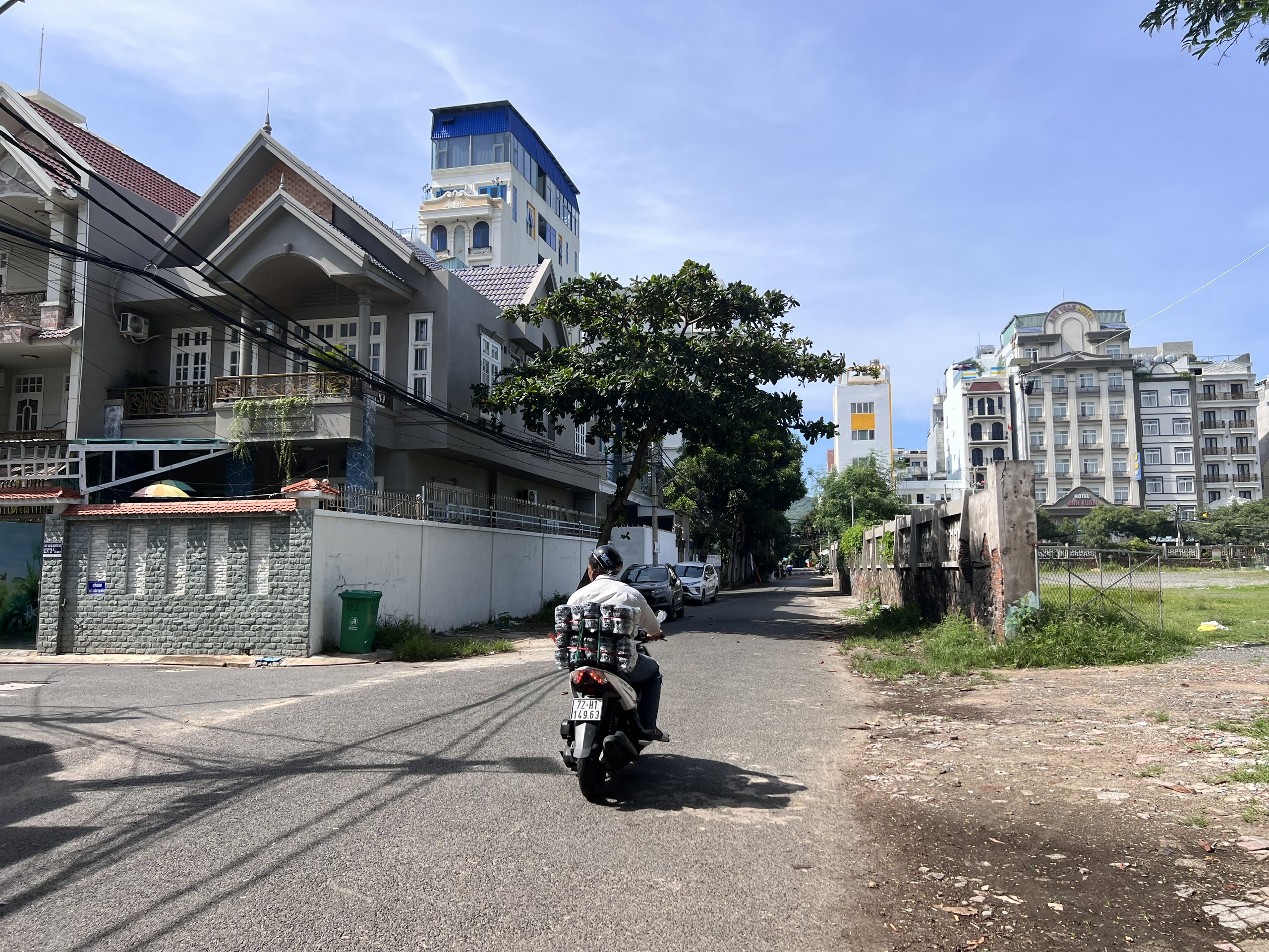 Các hộ dân kiến nghị cơ quan chức năng xem xét điều chỉnh tim tuyến mở rộng đường Hồ Quý Ly.