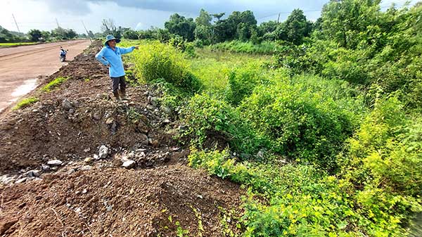 Ông Ngô Hoàng Hải đề nghị lắp đặt cống thoát nước trước khu ruộng của gia đình nhưng yêu cầu này không phù hợp địa hình tự nhiên nên không được đáp ứng.