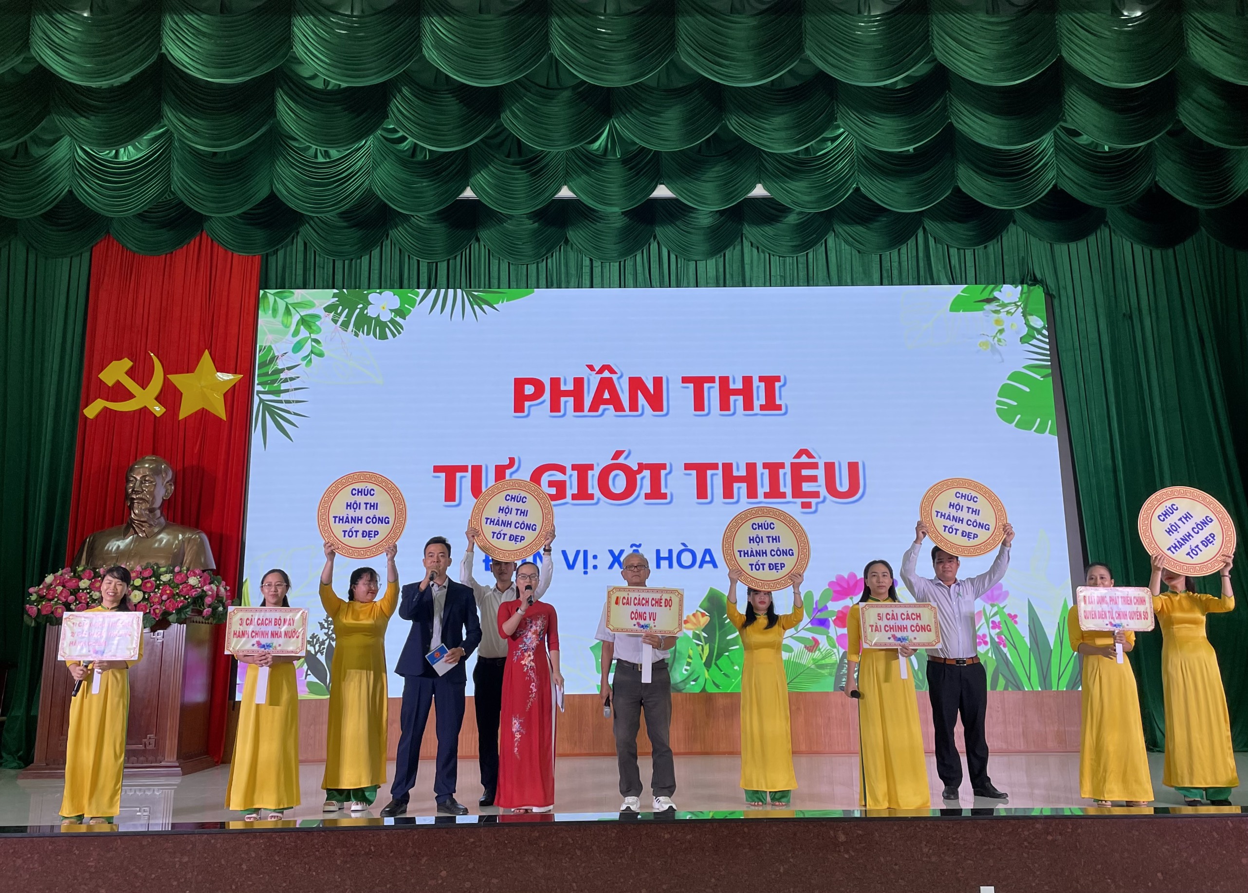 Phần thi tự giới thiệu của xã Hoà Long