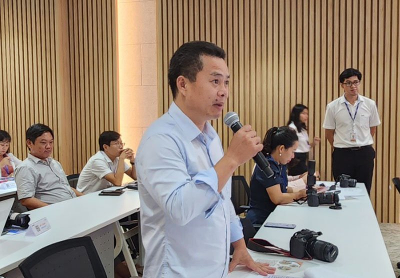 Nhà báo Đoàn Mạnh Dương, đại diện TTXVN  tại Bà Rịa-Vũng Tàu phát biểu tại buổi họp báo