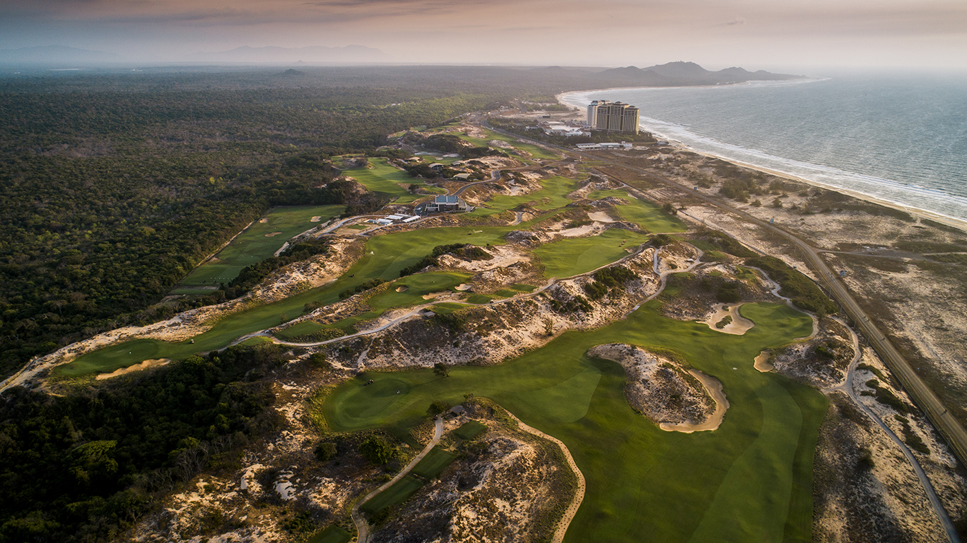 Sân golf The Bluffs Grand Ho Tram kết hợp tổ hợp nghỉ dưỡng 5 sao The Grand Ho Tram mang đến trải nghiệm sang trọng tuyệt đối cho du khách