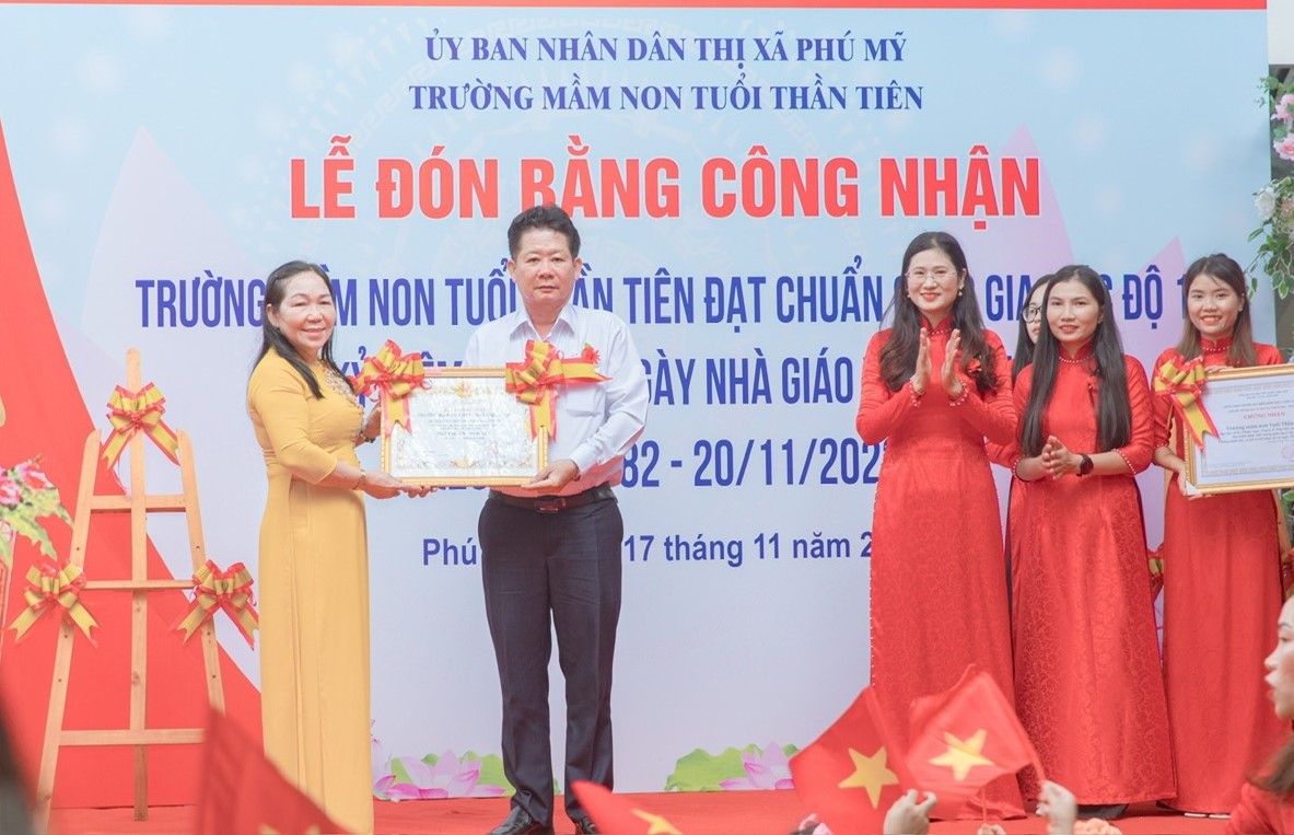 Trường MN Tuổi Thần Tiên (TX. Phú Mỹ) là trường ngoài công lập đầu tiên trên địa bàn thị xã được công nhận đạt chuẩn quốc gia mức độ 1.