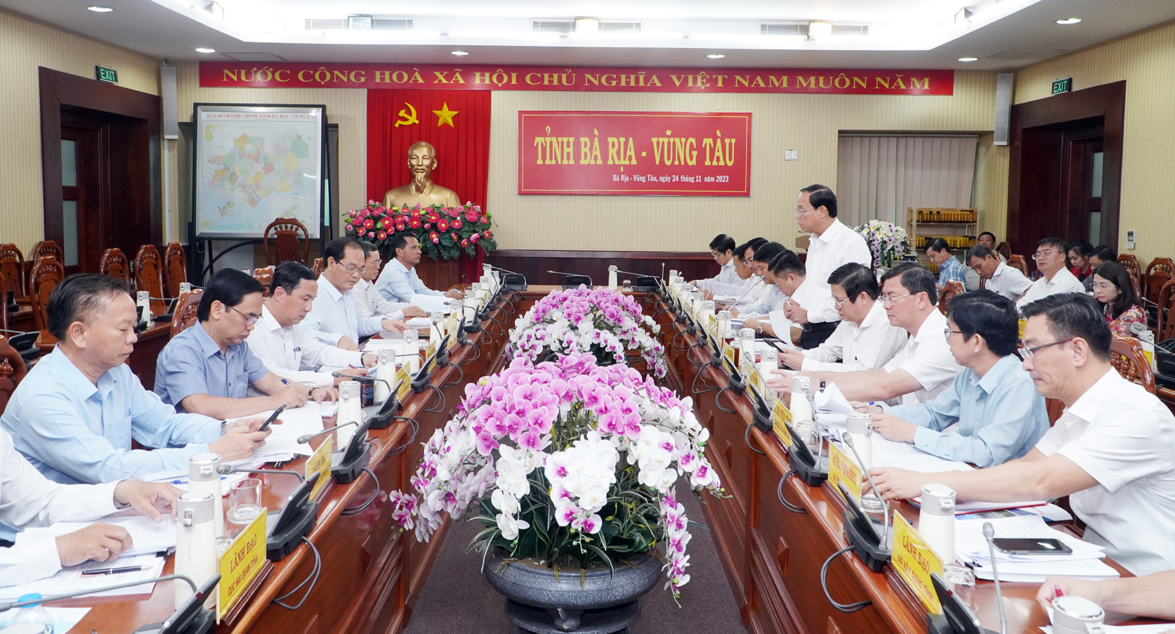 Ông Nguyễn Văn Thọ, Chủ tịch UBND tỉnh phát biểu tại cuộc họp.