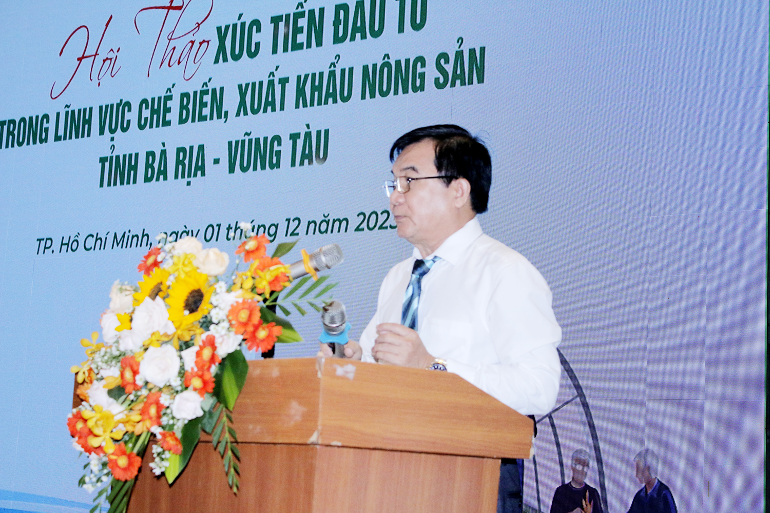 Ông Nguyễn Văn Cẩm, Phó Chi cục trưởng Chi cục Phát triển nông thôn (Sở NN-PTNT) phát biểu khai mạc hội thảo. 