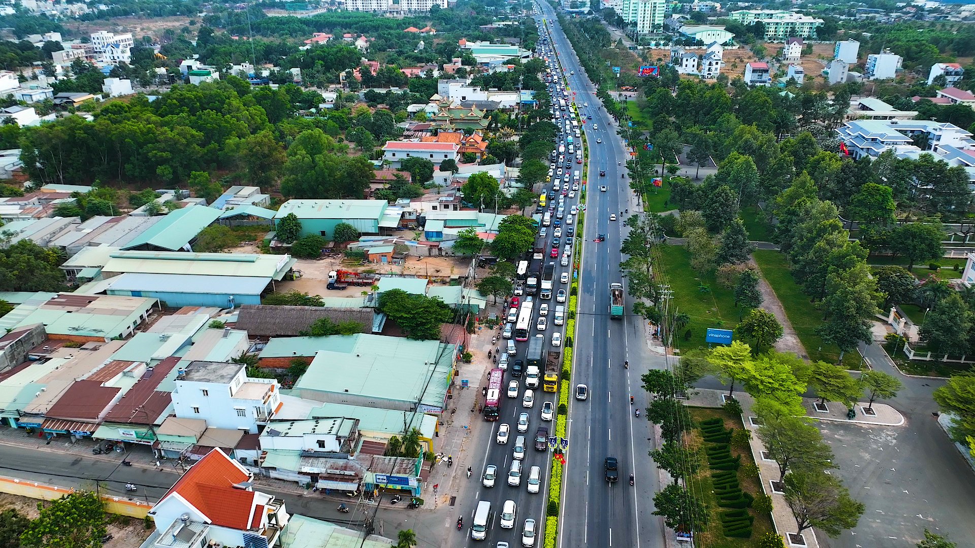 Quốc lộ 51 đoạn qua TX.Phú Mỹ.