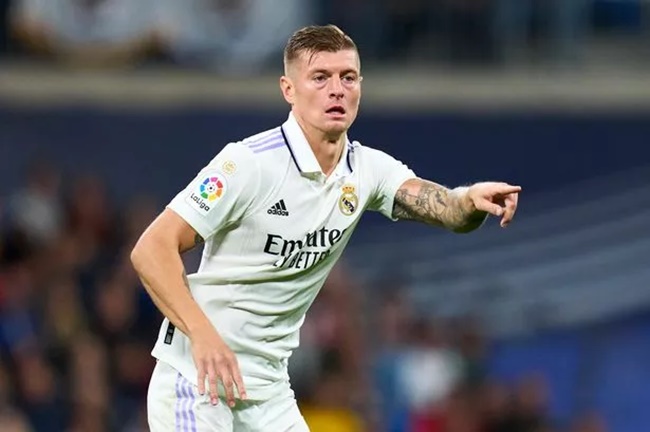 Các pha chuyền bóng của Toni Kroos là giải pháp để Real Madrid  vận hành phòng ngự chắc chắn.
