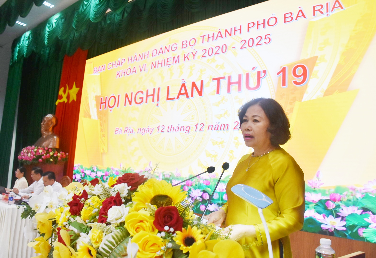 Phó Bí thư Thường trực Tỉnh ủy, Trưởng Đoàn ĐBQH tỉnh Nguyễn Thị Yến phát biểu chỉ đạo tại hội nghị.