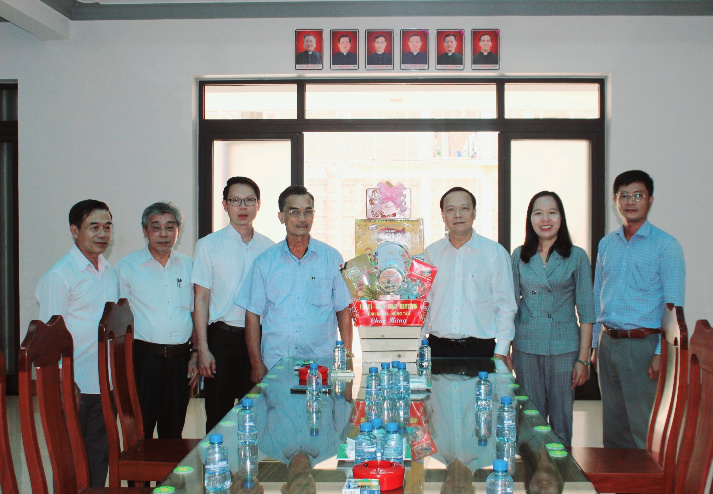 Đoàn của Tỉnh uỷ - HĐND - UBND - UBMTTQ Việt Nam tỉnh đã tới thăm các tổ chức, chức sắc tôn giáo tiêu biểu.