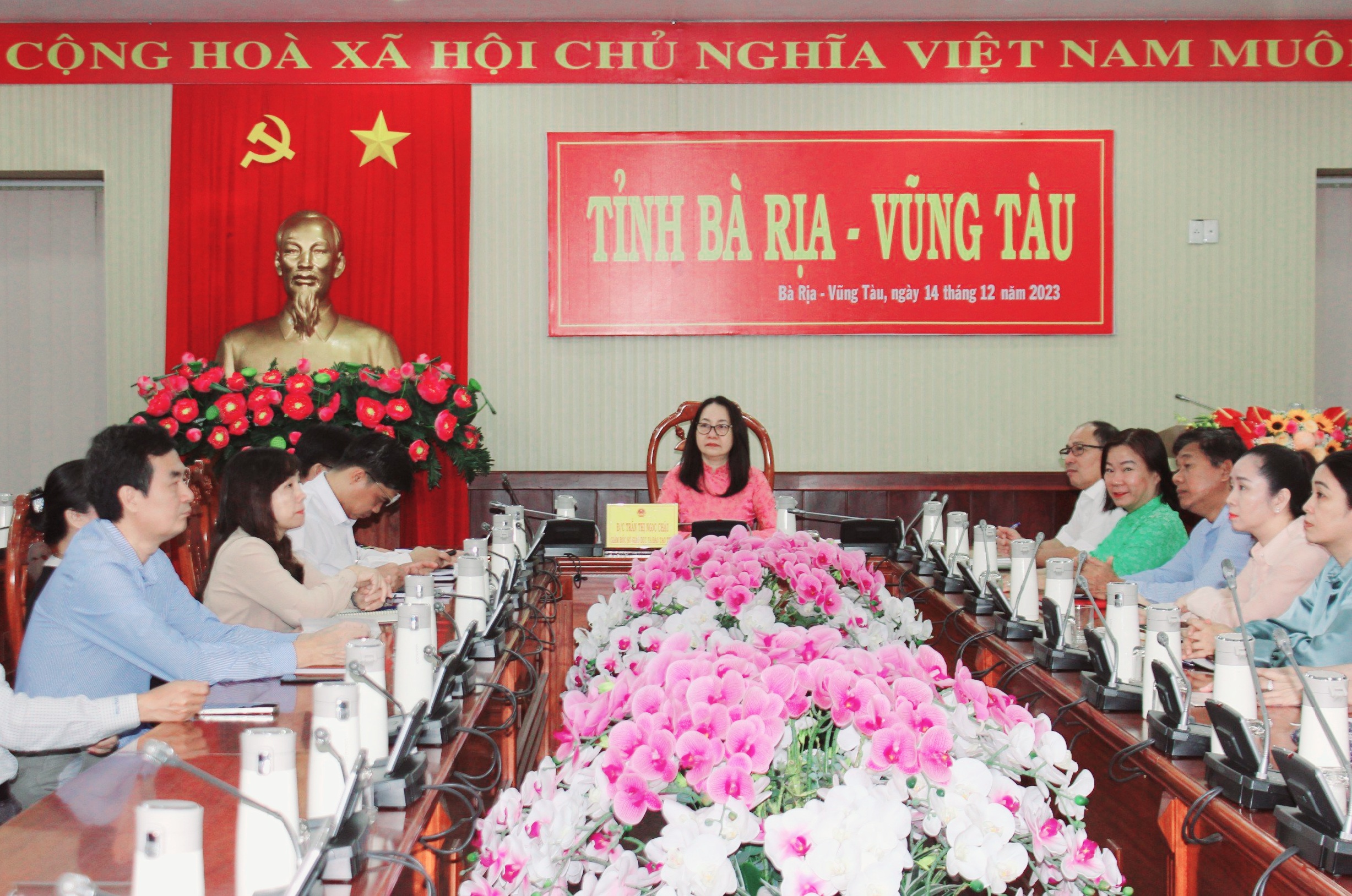 Bà Trần Thị Ngọc Châu, Giám đốc Sở GD-ĐT chủ trì tại điểm cầu tỉnh Bà Rịa-Vũng Tàu.