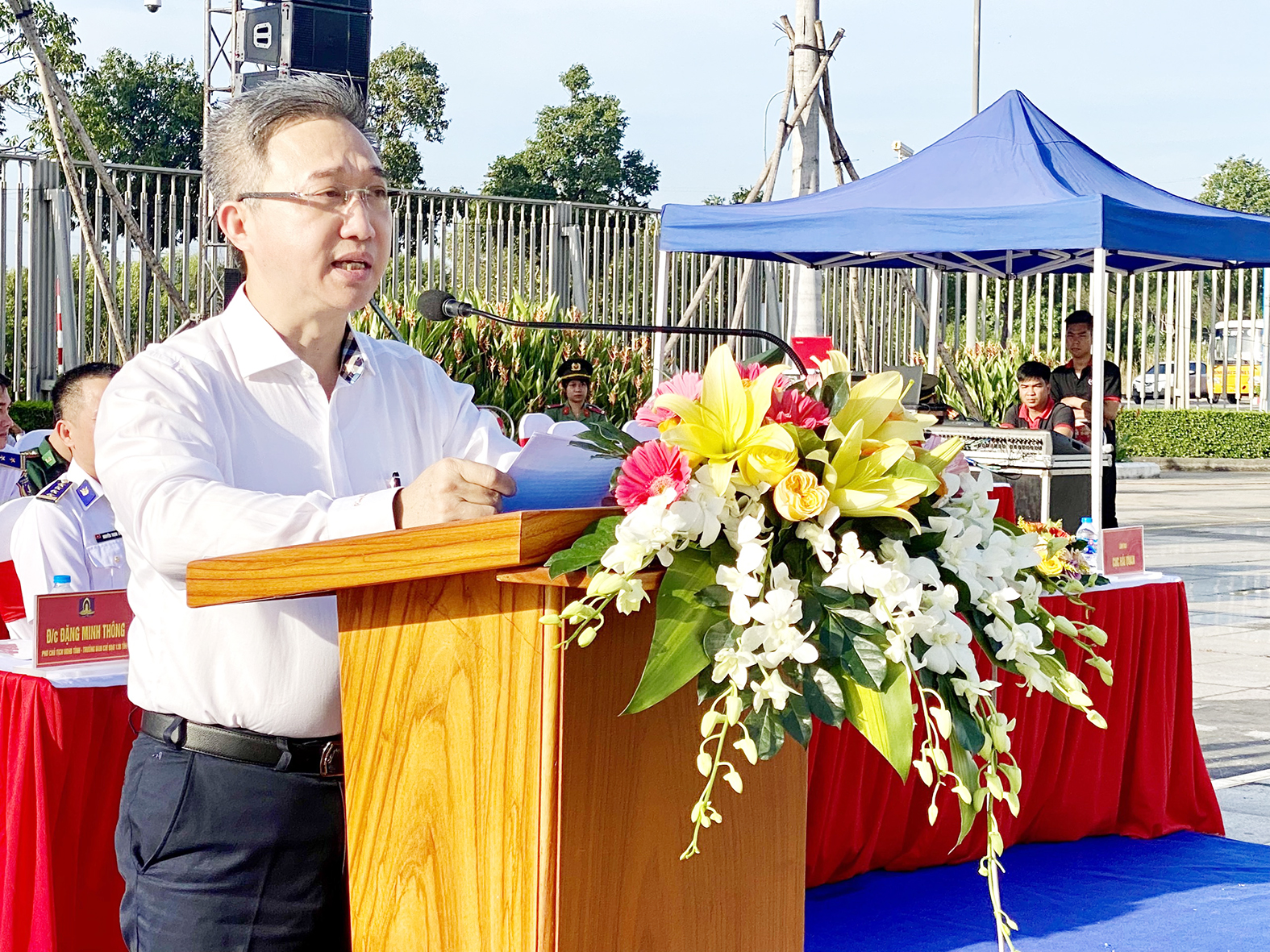 Ông Đặng Minh Thông, Phó Chủ tịch UBND tỉnh, Trưởng Ban chỉ đạo 138 tỉnh đã đến dự và chỉ đạo lễ ra quân