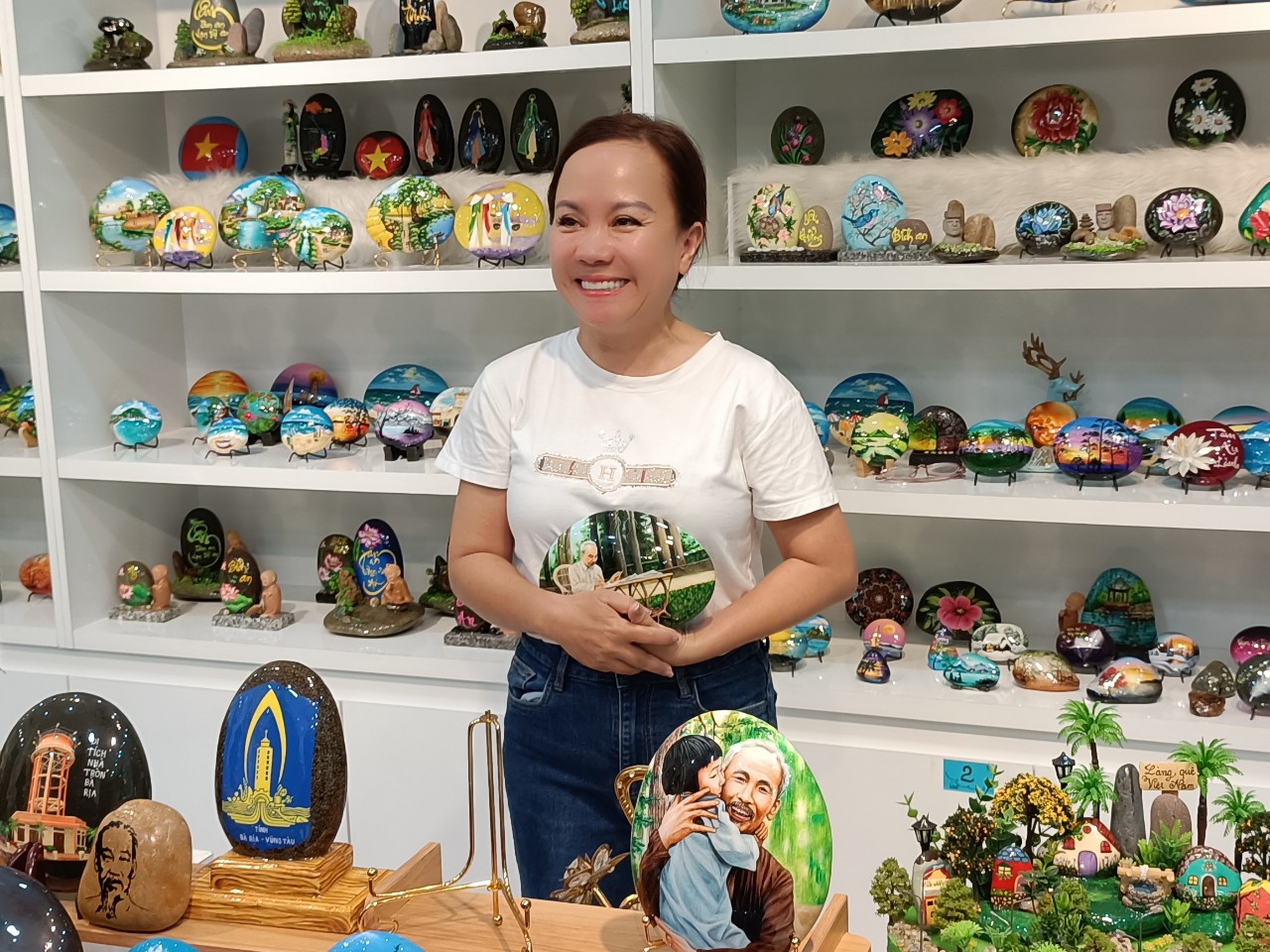 Thành lập Công ty Hải Lan (TP.Bà Rịa) vào thời điểm dịch COVID-19  với dự án đá nghệ thuật của bà Nguyễn Thị Hồng Loan lọt vào Top 100 DN khởi nghiệp Đông Nam Á.