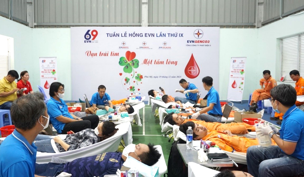 CBCNV các đơn vị thuộc EVNGENCO3 tham gia hiến máu.