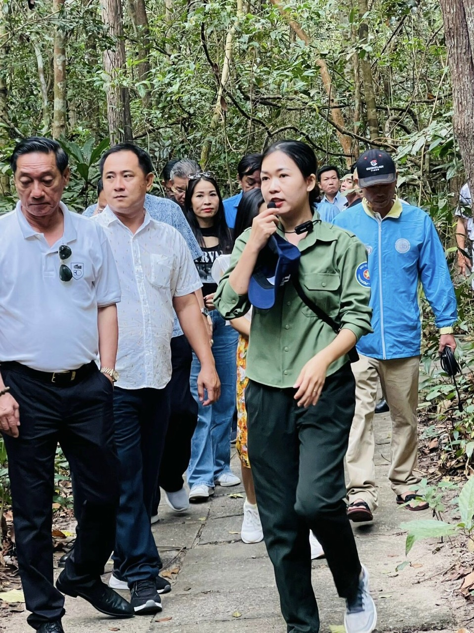 Các DN du lịch, lữ hành trong nhóm STA tham quan Khu Bảo tồn thiên nhiên Bình Châu-Phước Bửu.