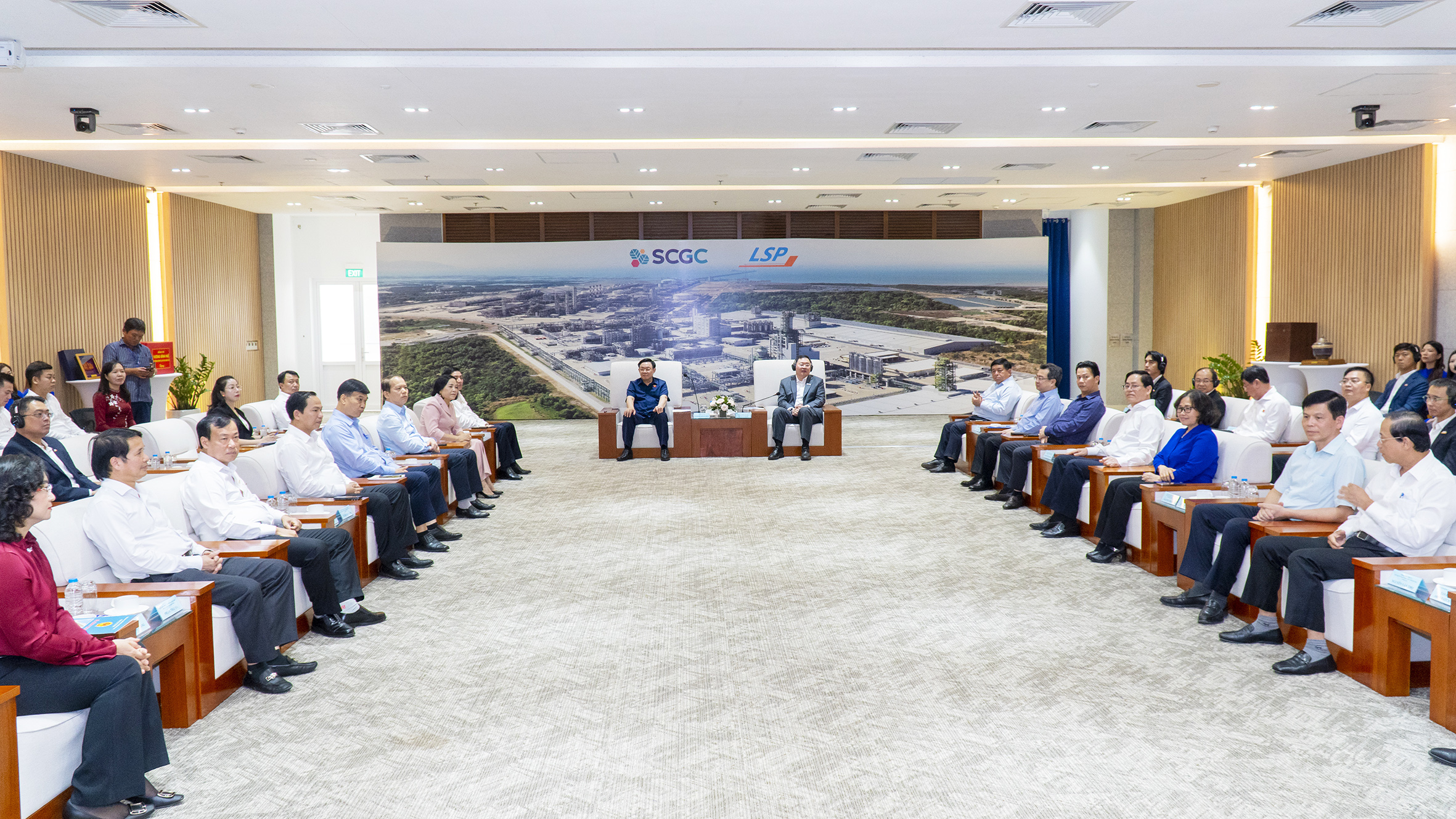 Chủ tịch Quốc hội Vương Đình Huệ; lãnh đạo bộ, ngành; lãnh đạo tỉnh Bà Rịa - Vũng Tàu thăm và làm việc tại dự án Tổ hợp Hóa dầu Long Sơn.