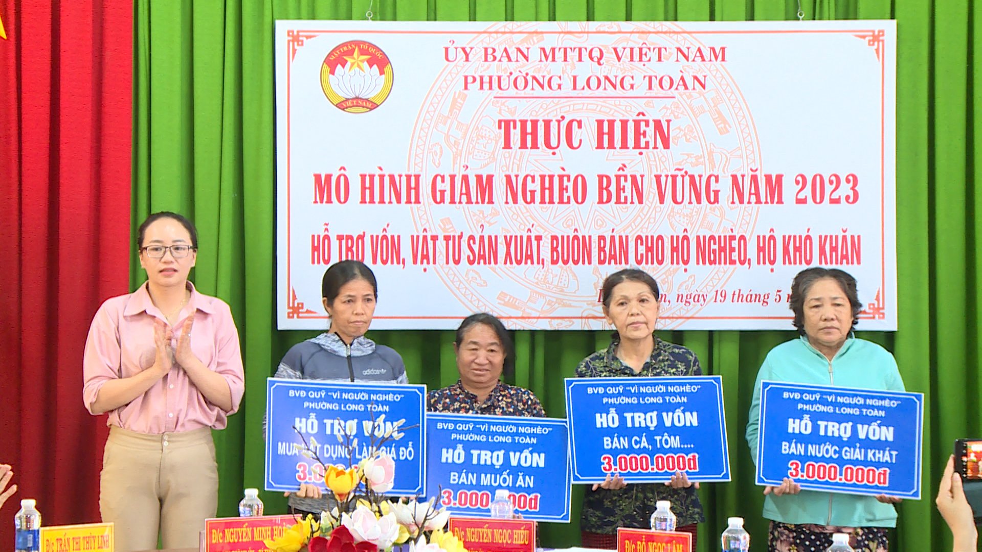 Phường Long Toàn, TP.Bà Rịa trao hỗ trợ vốn mô hình giảm nghèo bền vững cho các hộ dân trên địa bàn