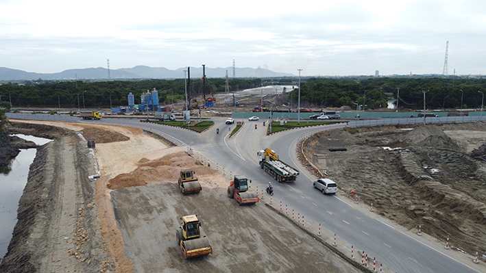 Thủ tướng yêu cầu các địa phương đẩy nhanh giải ngân vốn đầu tư công ngay từ đầu năm. Trong ảnh: Thi công dự án đường ven biển Vũng Tàu-Bình Thuận (ĐT 994) đoạn từ QL 51 đến cầu Cửa Lấp.