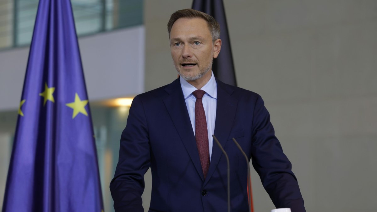 Bộ trưởng Tài chính Đức Christian Lindner trong cuộc họp báo tại Berlin.